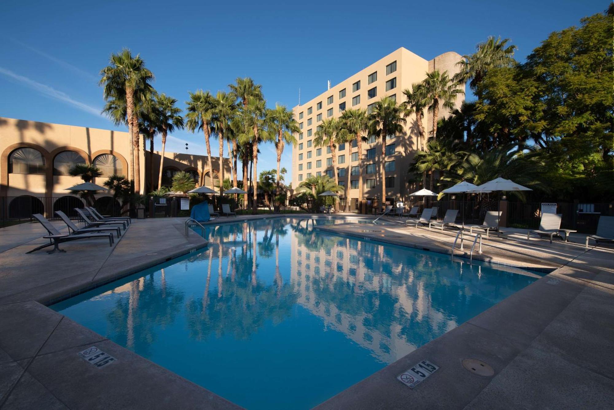 Doubletree By Hilton Tucson-Reid Park Hotel Exterior photo